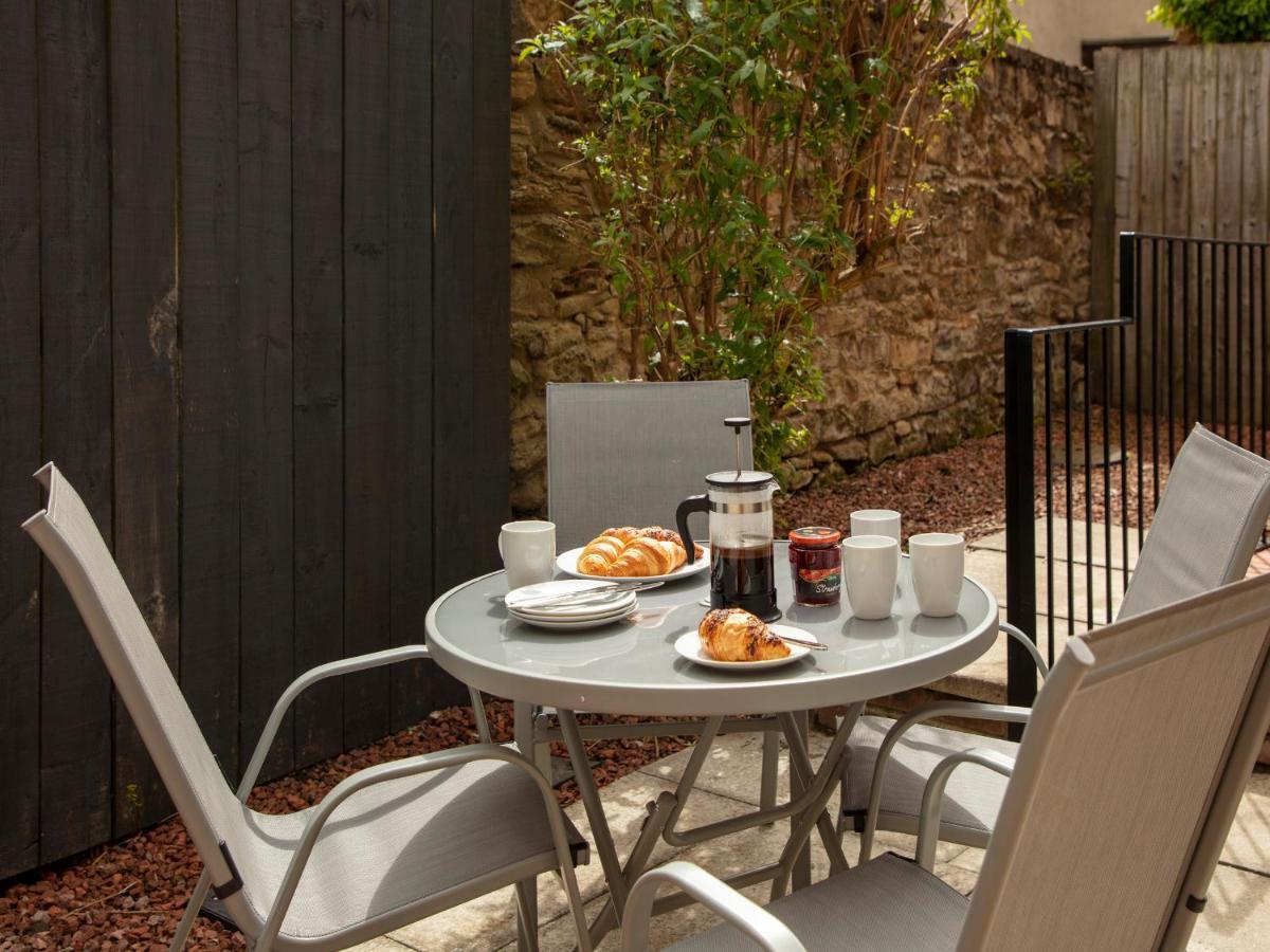 1 Wesley Mews Villa Алнуик Екстериор снимка