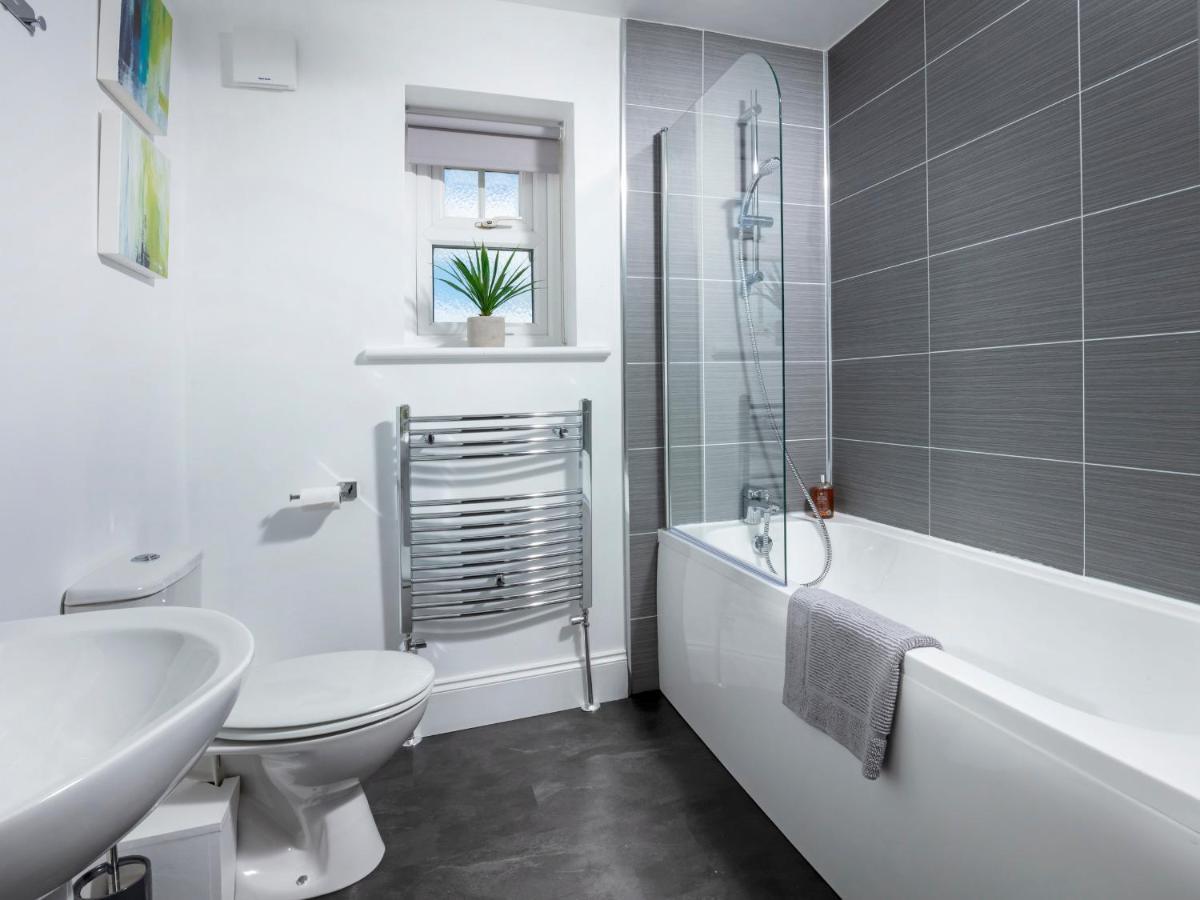 1 Wesley Mews Villa Алнуик Екстериор снимка